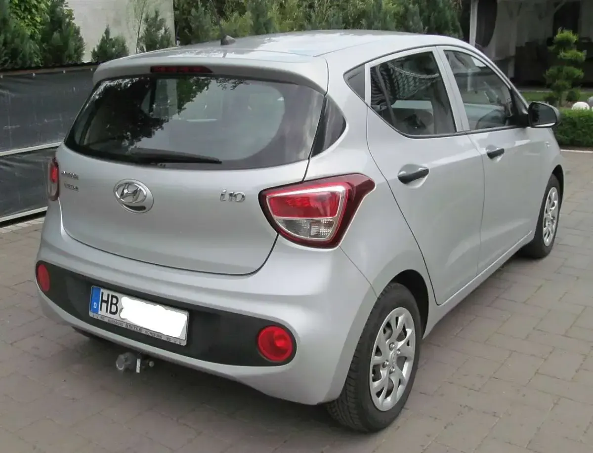 Gebraucht Hyundai i10 Trend 67 PS (49 kW) 2018 Silber Kleinwagen