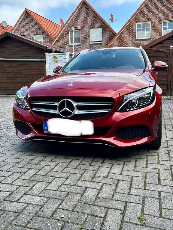Rot Gebraucht 2016 Mercedes C220 Avantgarde Limousine | 16.900 € (Guter Preis) - Bild 1/4