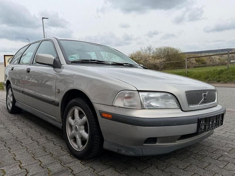 Gebraucht Volvo V40 140 PS (102 kW) 1997 Silber Kombi
