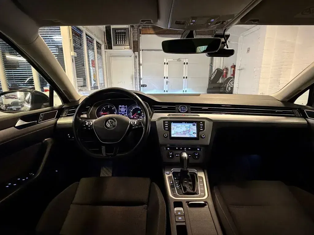 Gebraucht VW Passat 120 PS (88 kW) 2015 Schwarz Limousine