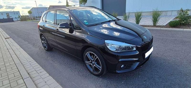 Schwarz Gebraucht 2017 BMW 218 Advantage Van / Kleinbus | 13.900 € (Fairer Preis) - Bild 1/4