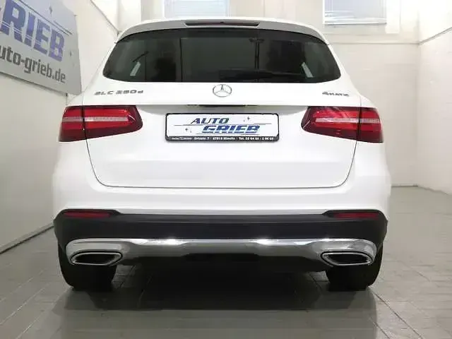 Gebraucht Mercedes GLC250 204 PS (150 kW) 2017 Polarweiss  unilack SUV