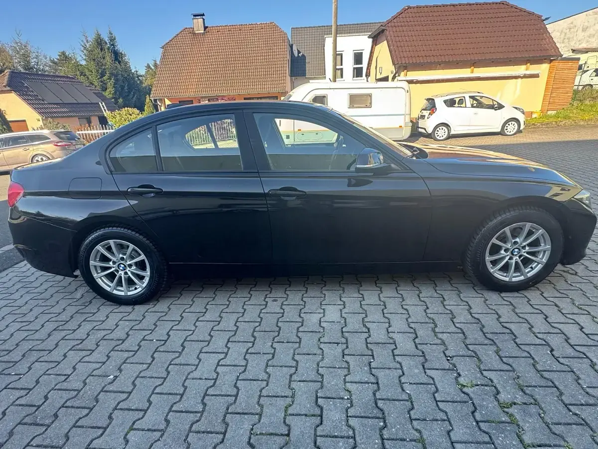 Gebraucht BMW 320 170 PS (125 kW) 2014 Schwarz Limousine