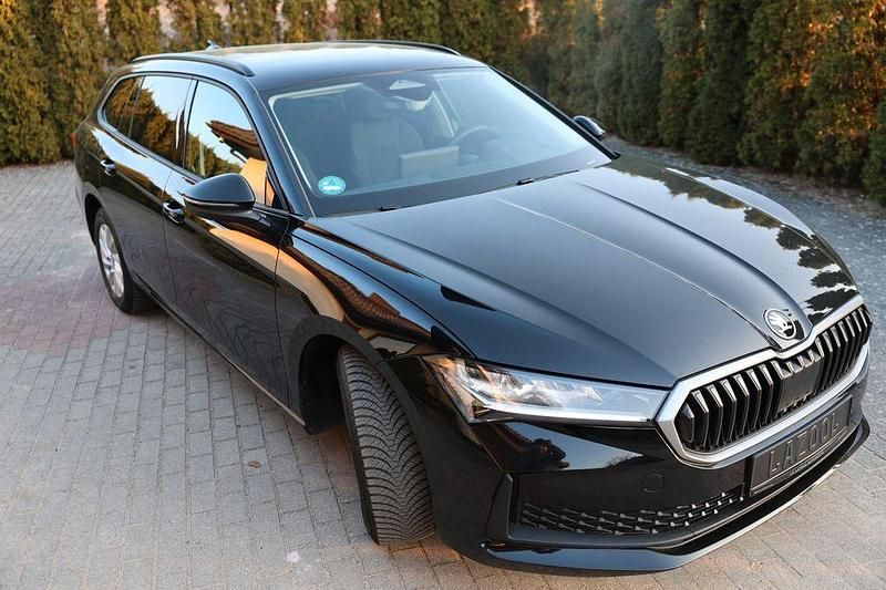 Gebraucht Skoda Superb Essence 150 PS (110 kW) 2025 Schwarz Kombi