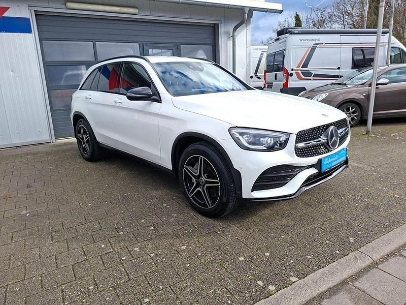 Gebraucht Mercedes GLC300 AMG line 245 PS (180 kW) 2019 Weiß SUV