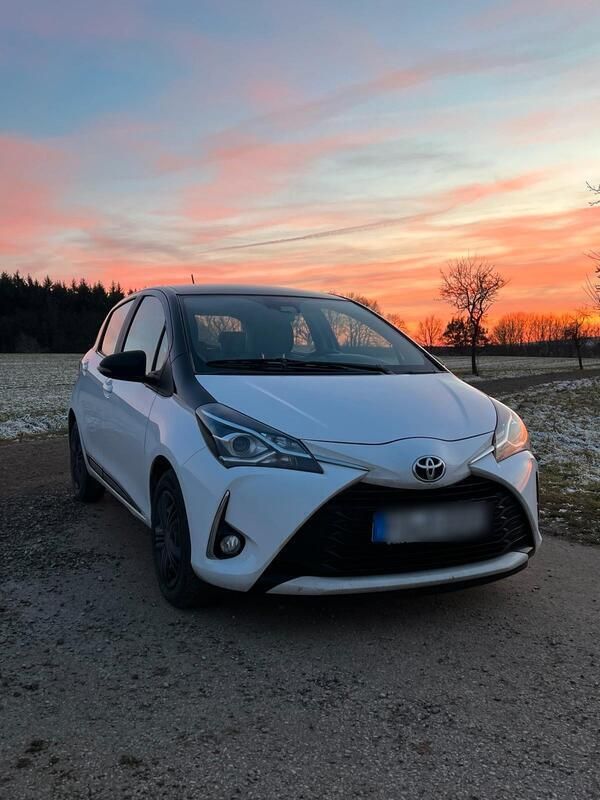 Weiß Gebraucht 2018 Toyota Yaris Kleinwagen | 12.500 € - Bild 1/4