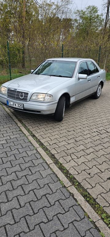 Silber Gebraucht 1996 Mercedes C220 Elegance Limousine | 2.299 € (Superpreis) - Bild 1/4