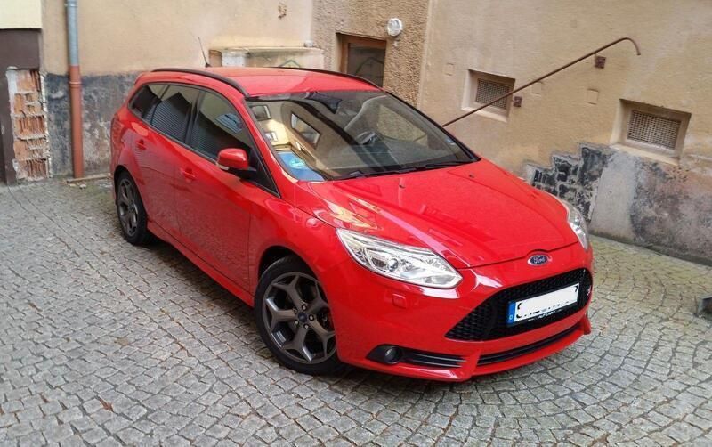 Rot Gebraucht 2012 Ford Focus Sport Kombi | 6.700 € (Fairer Preis) - Bild 1/4