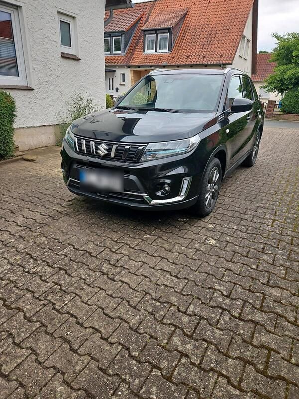Schwarz Gebraucht 2023 Suzuki Vitara SUV | 17.380 € (Superpreis) - Bild 1/4