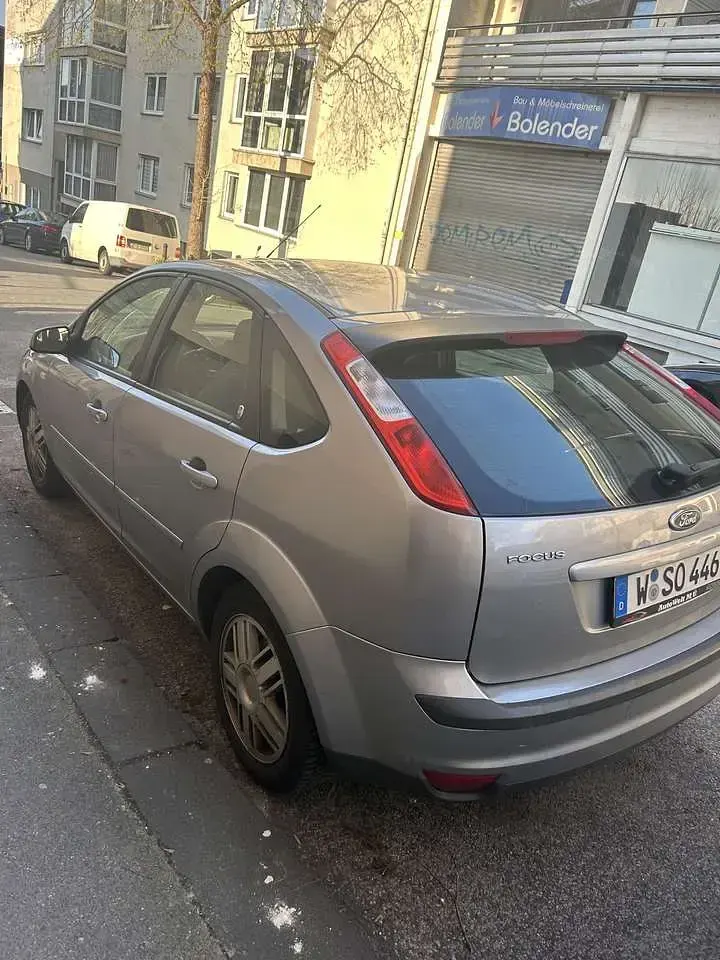 Gebraucht Ford Focus Ghia 101 PS (74 kW) 2005 Limousine
