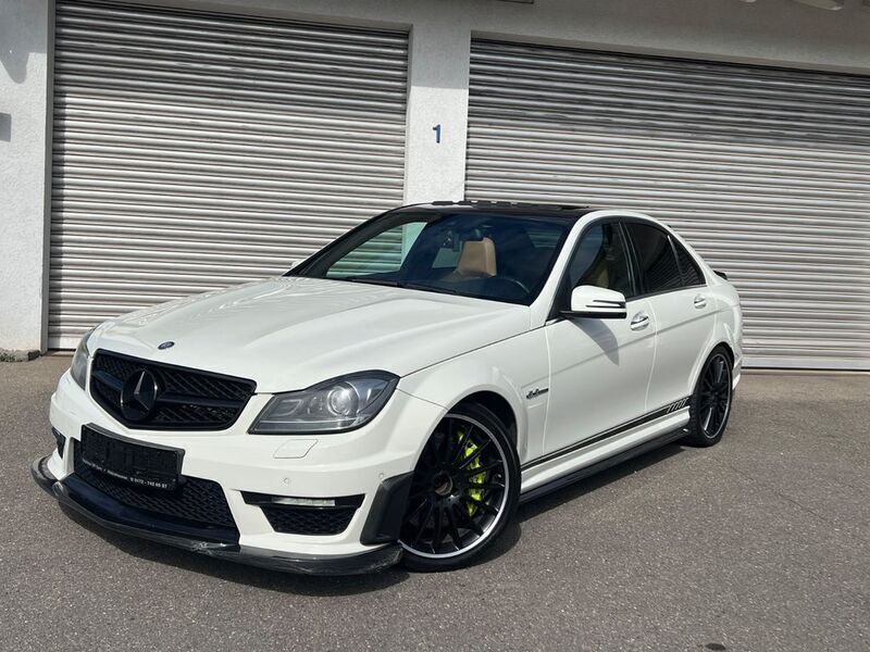 Calcitweiss unilack Gebraucht 2012 Mercedes C63 AMG AMG Limousine | 31.900 € (Guter Preis) - Bild 1/4