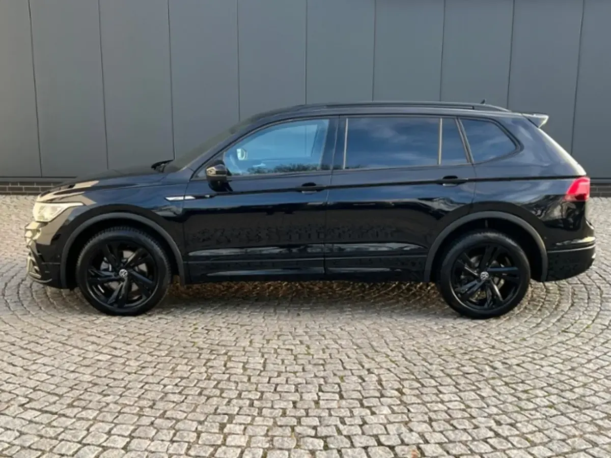Gebraucht VW Tiguan Allspace R-line 193 PS (141 kW) 2024 Deep black perleffekt SUV