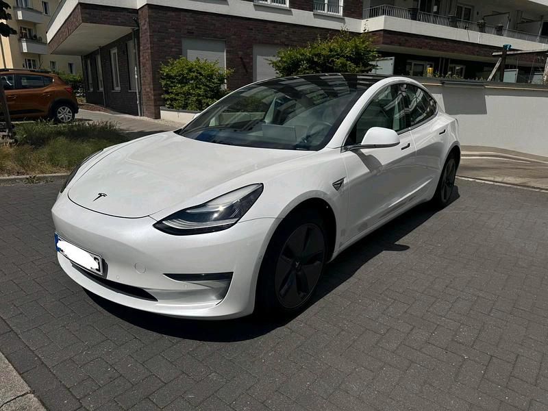 Weiß Gebraucht 2020 Tesla Model 3 Limousine | 20.400 € (Fairer Preis) - Bild 1/4