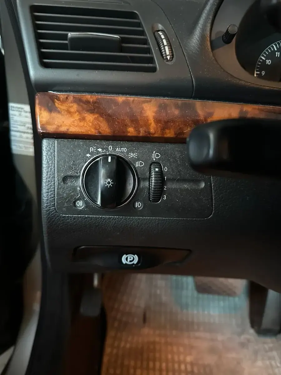 Brugt Mercedes E270 2002 Guld Sedan