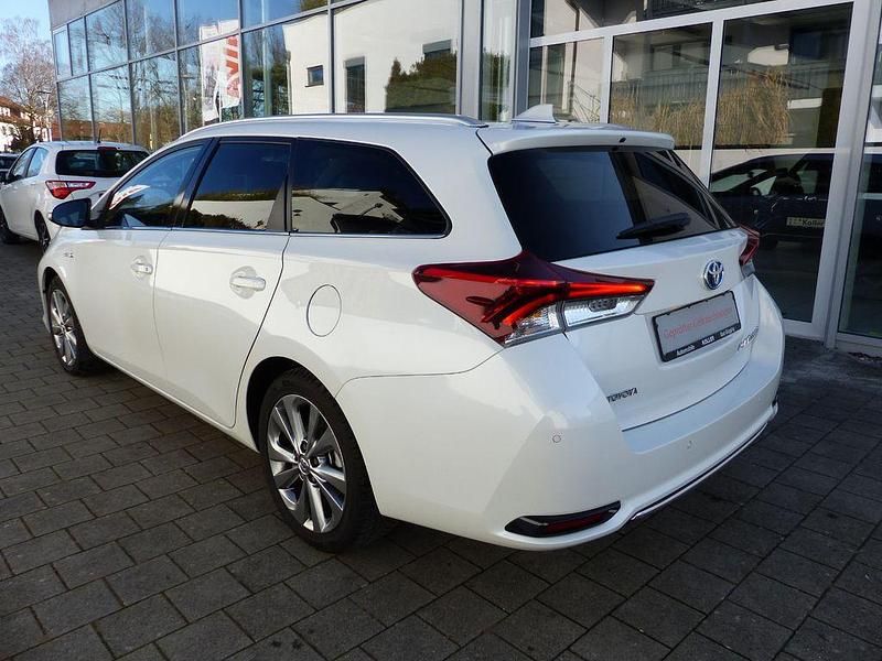 Gebraucht Toyota Auris Hybrid Executive 136 PS (100 kW) 2015 Weiß Limousine