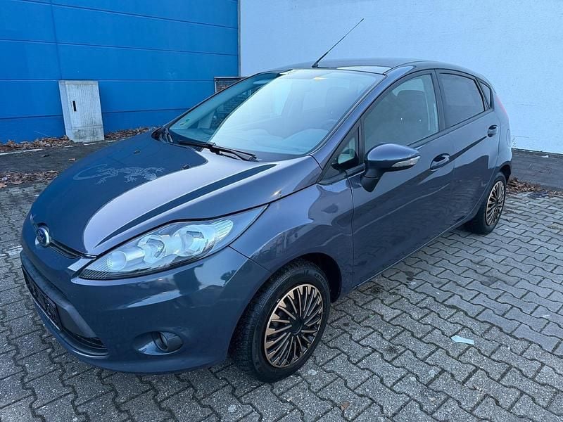 Grau Gebraucht 2011 Ford Fiesta Kleinwagen | 2.400 € (Guter Preis) - Bild 1/4