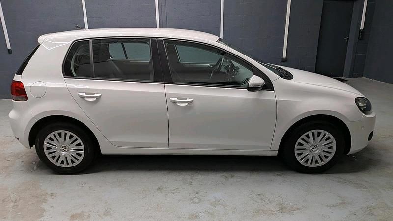 Gebraucht VW Golf VI Trendline 105 PS (77 kW) 2010 Weiß Kleinwagen