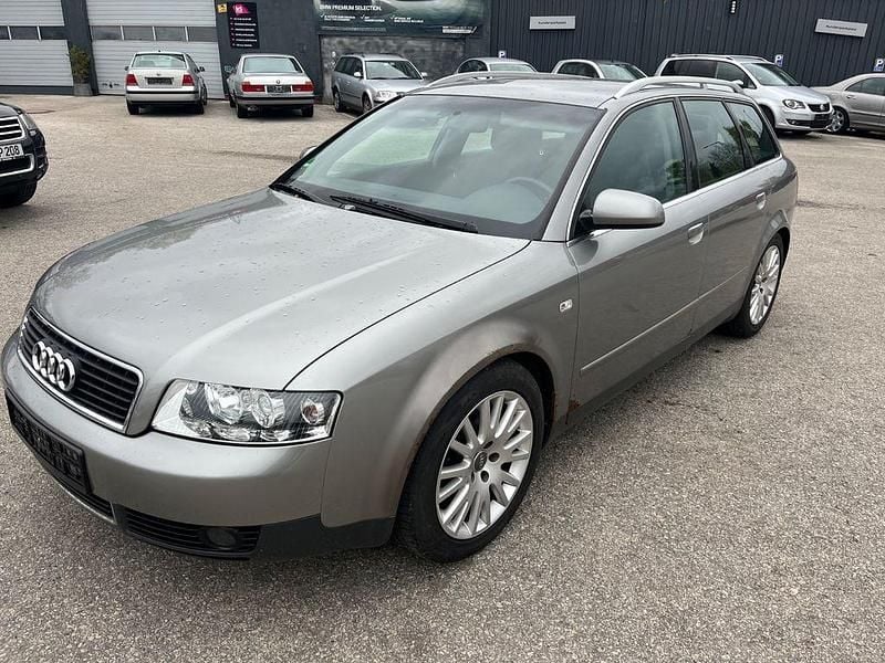 Braun Gebraucht 2003 Audi A4 Kombi | 990 € (Superpreis) - Bild 1/4