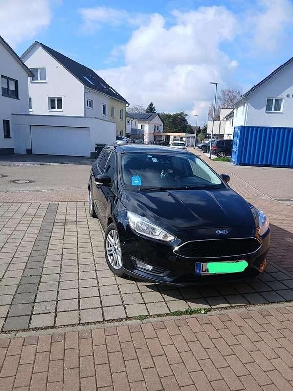 Gebraucht Ford Focus Cool & Connect 120 PS (88 kW) 2018 Schwarz Limousine