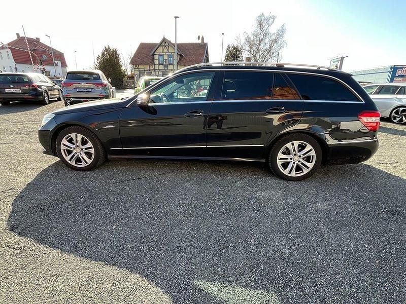 Gebraucht Mercedes E250 204 PS (150 kW) 2011 Schwarz Kombi