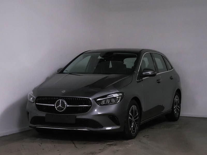 Neu Mercedes B200 Advanced 163 PS (119 kW) 2025 Metalliclack mountaingrau Van / Kleinbus