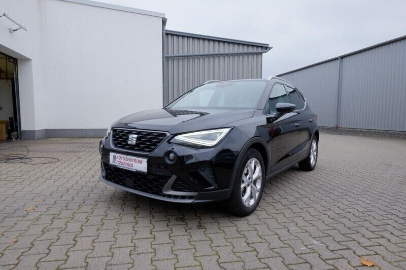 Mitternachtsschawrz (metallic) Gebraucht 2021 Seat Arona FR SUV | 18.490 € (Fairer Preis) - Bild 1/4