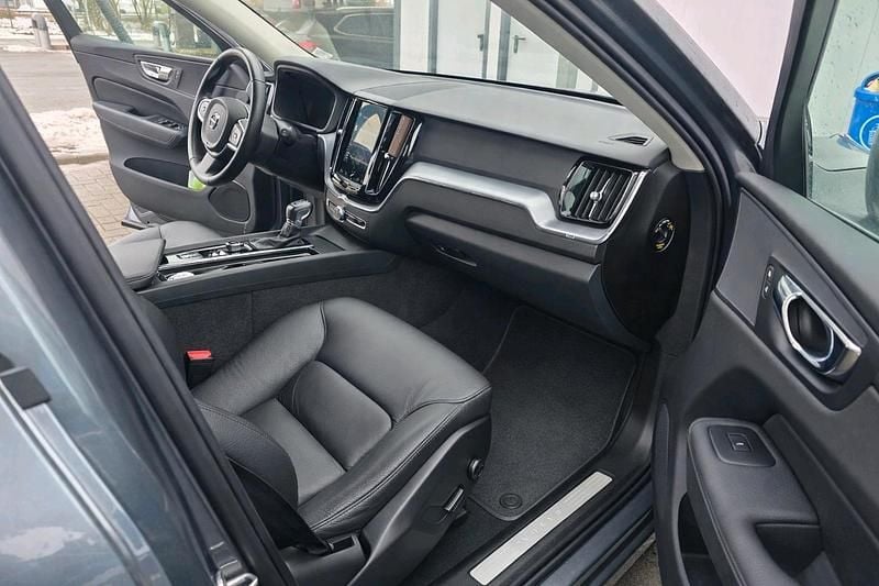 Gebraucht Volvo XC60 Momentum 250 PS (183 kW) 2019 Grau SUV