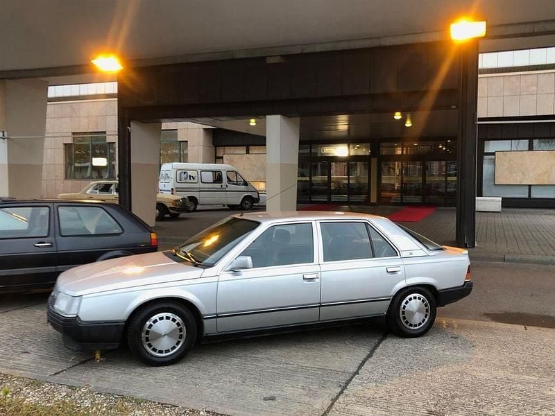 Gebraucht Renault R25 107 PS (78 kW) 1988 Silber Kleinwagen