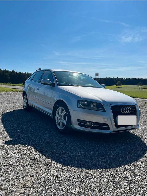 Gebraucht Audi A3 Attraction 125 PS (91 kW) 2011 Silber Kleinwagen