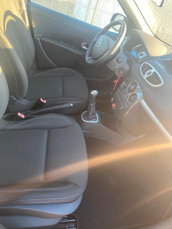 Gebraucht Renault Clio IV 103 PS (75 kW) 2013 Blau Limousine