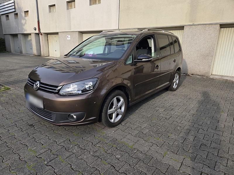 Braun Gebraucht 2011 VW Touran Style Van / Kleinbus | 6.999 € (Fairer Preis) - Bild 1/4