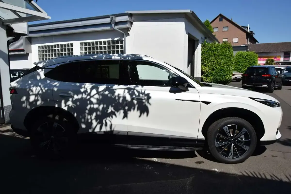 Neu MG HS Luxury 272 PS (200 kW) 2026 Pearl white SUV