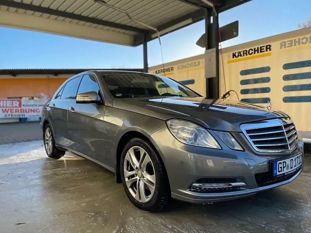 Gebraucht Mercedes E250 204 PS (150 kW) 2011 Grau Limousine