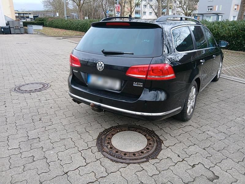 Gebraucht VW Passat 140 PS (102 kW) 2011 Schwarz Kombi