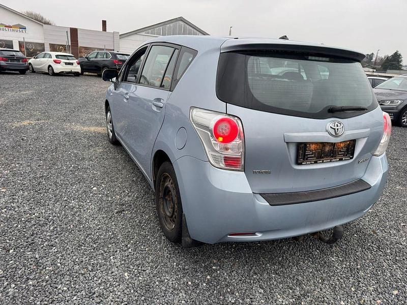 Gebraucht Toyota Verso Life 147 PS (108 kW) 2011 Blau Van / Kleinbus