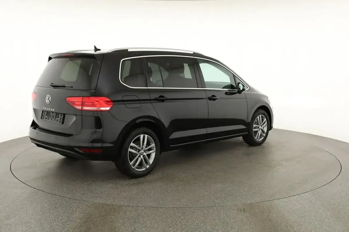 Neu VW Touran Comfortline 150 PS (110 kW) 2026 Grenadillschwarz metallic Van / Kleinbus