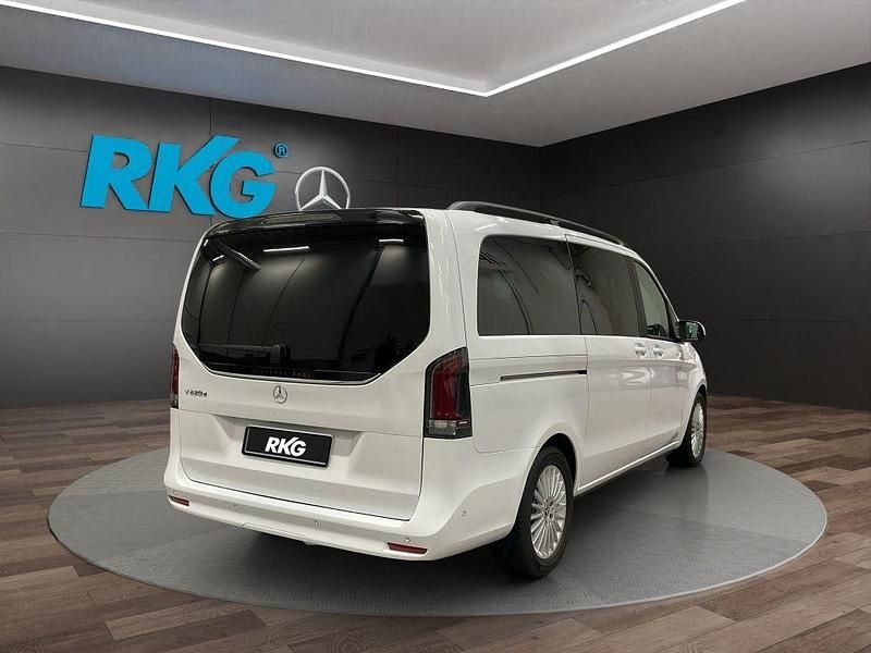 Gebraucht Mercedes V220 Style 163 PS (119 kW) 2025 Weiß Van / Kleinbus