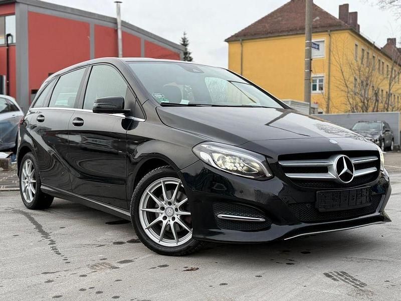 Gebraucht Mercedes B180 122 PS (89 kW) 2015 Schwarz Van / Kleinbus