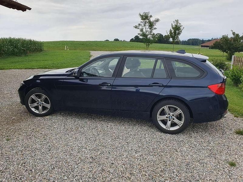 Blau Gebraucht 2014 BMW 318 Kombi | 8.200 € (Guter Preis) - Bild 1/4