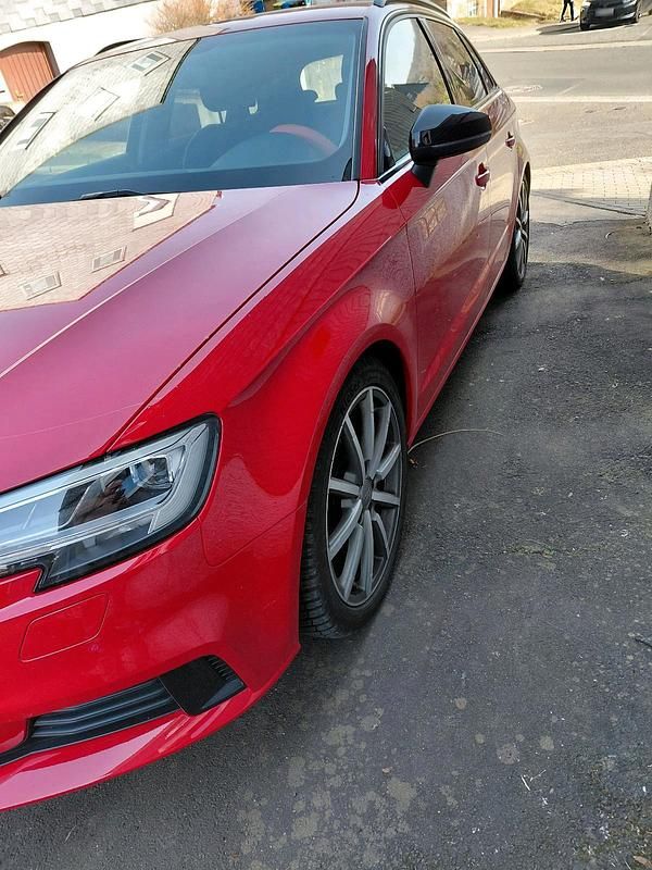 Gebraucht Audi A3 Sport 150 PS (110 kW) 2019 Rot Limousine