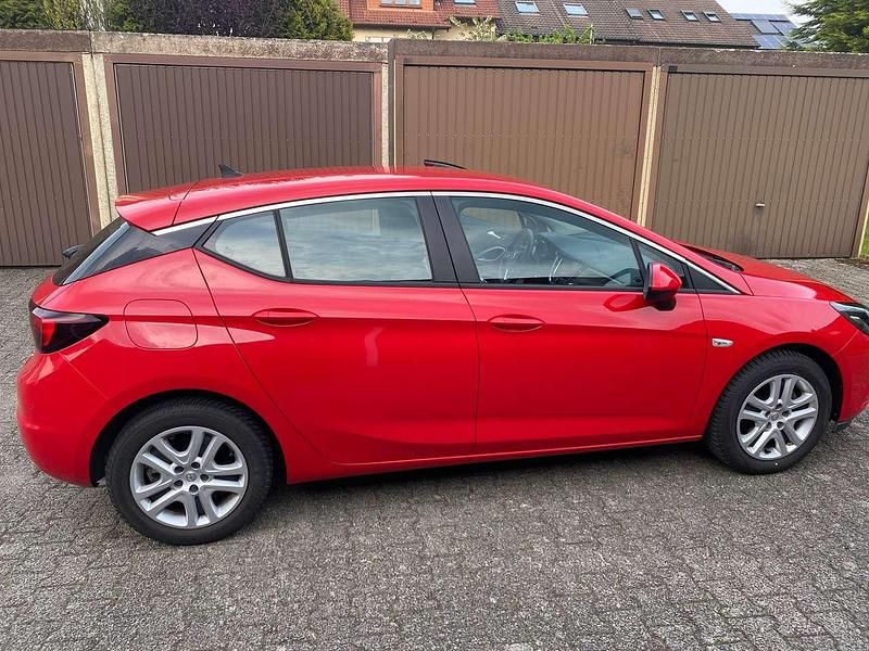 Second-hand Opel Astra 105 CP (77 kW) 2015 Roșu Hatchback