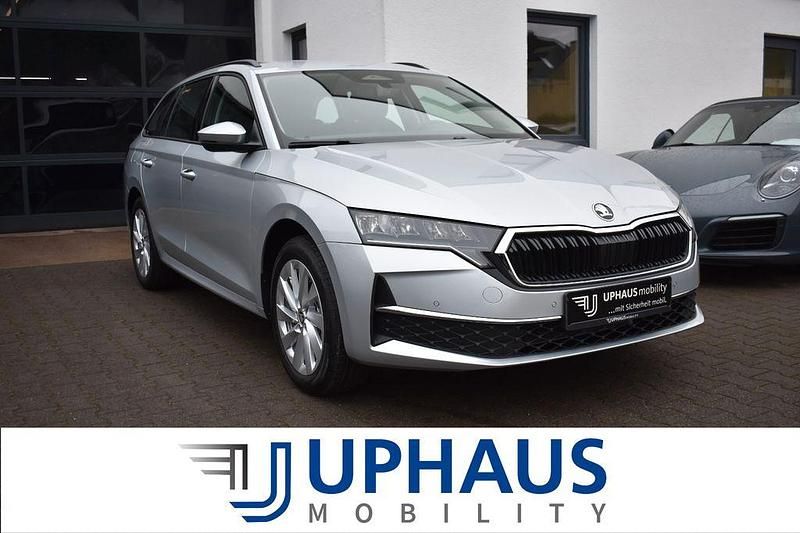 Silber (brilliantsilber metallic) Neu 2025 Skoda Octavia Selection Kombi | 26.990 € (Fairer Preis) - Bild 1/4