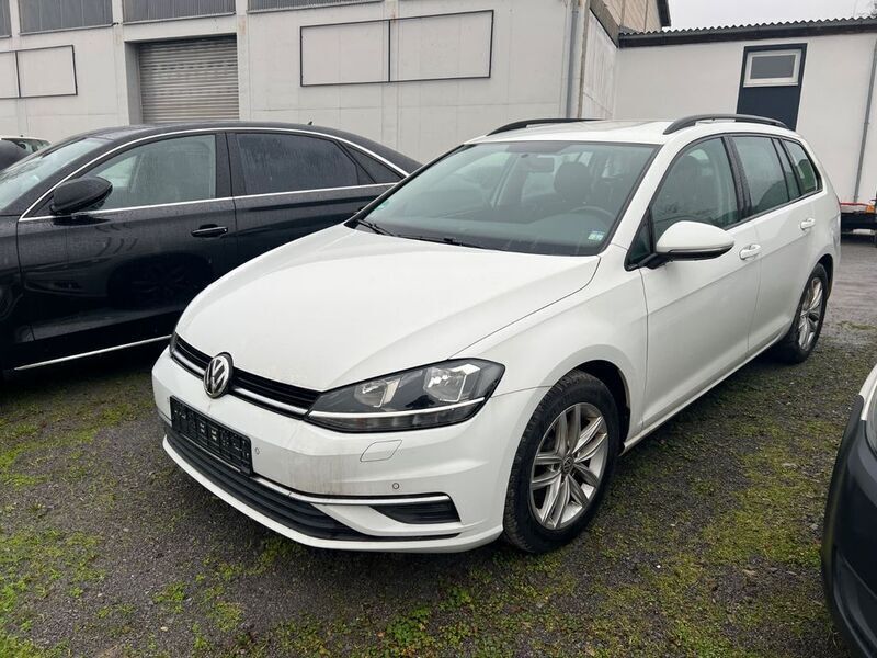 Weiß Gebraucht 2017 VW Golf VII Comfortline Kombi | 10.900 € (Fairer Preis) - Bild 1/4