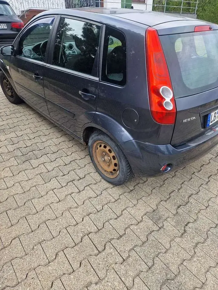 Gebraucht Ford Fiesta Ambiente 69 PS (50 kW) 2006 Grau Kleinwagen