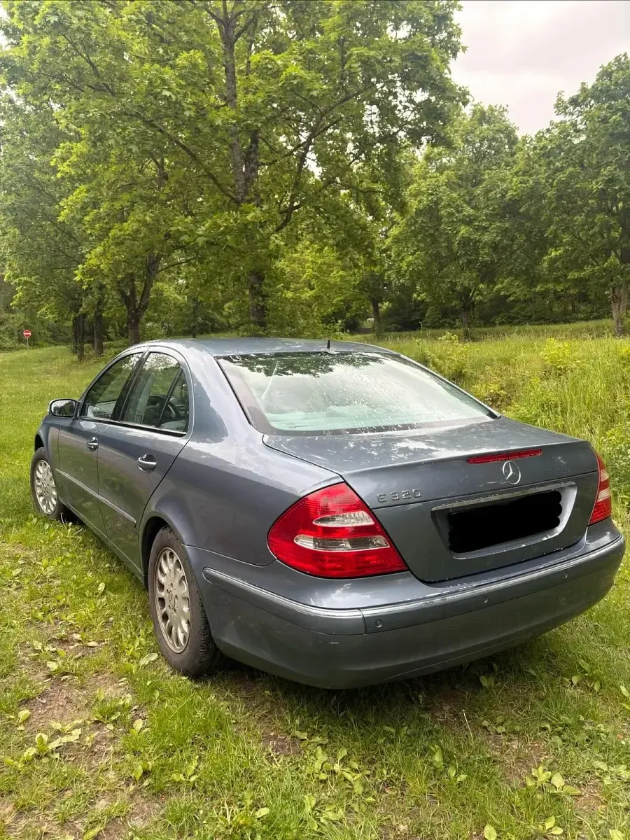 Gebraucht Mercedes E320 211 PS (155 kW) 2002 Blau Limousine