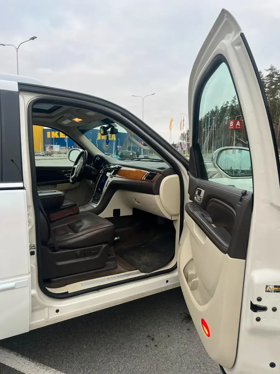 Gebraucht Cadillac Escalade 409 PS (300 kW) 2012 Weiß SUV
