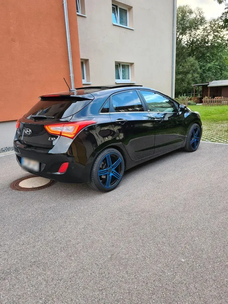 Gebraucht Hyundai i30 Premium 110 PS (80 kW) 2017 Schwarz Limousine