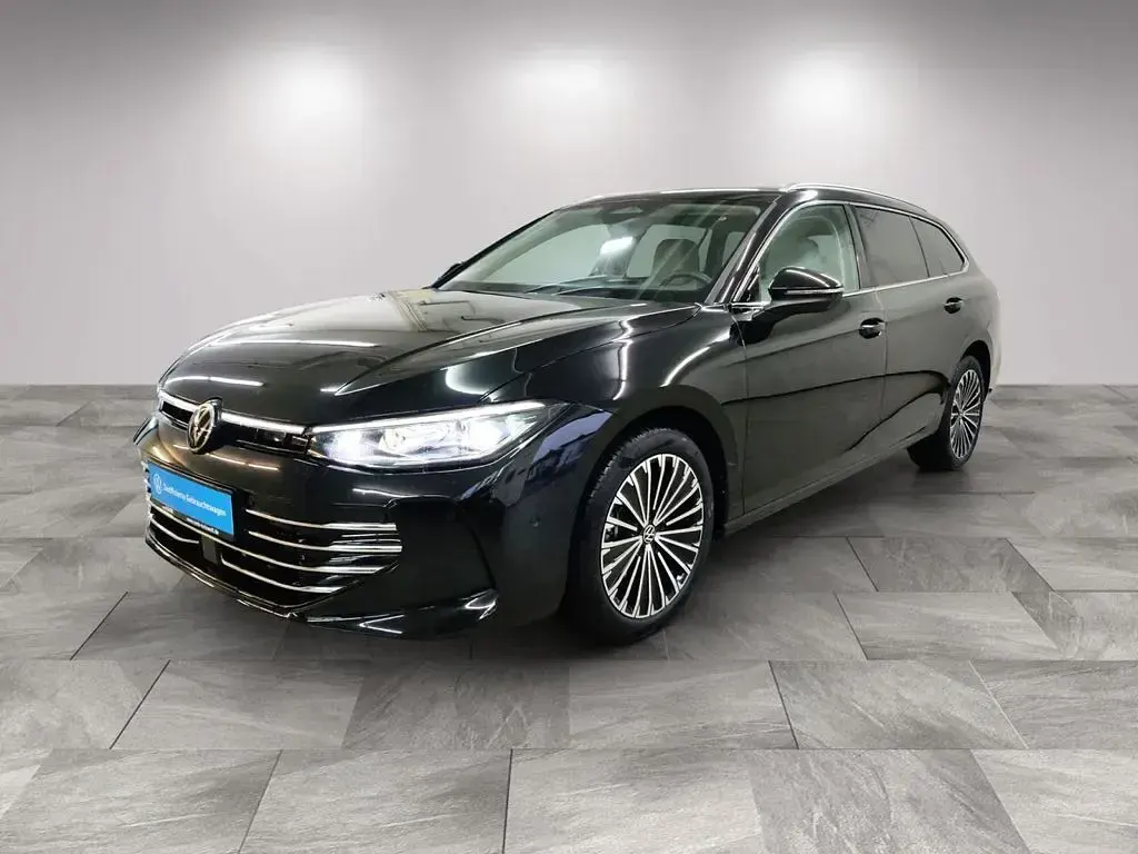 Gebraucht VW Passat Elegance 193 PS (141 kW) 2025 Grenadillschwarz metallic Kombi
