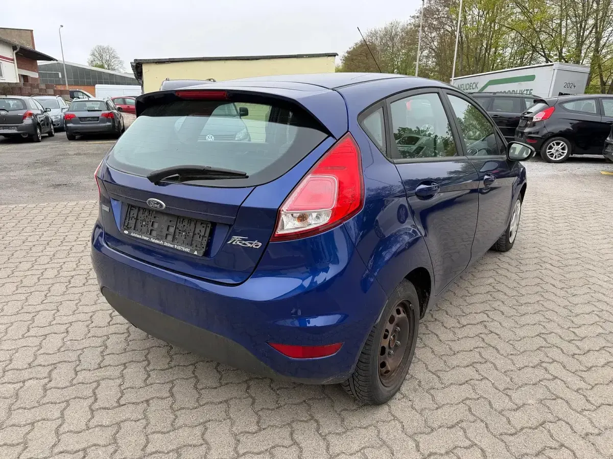 Gebraucht Ford Fiesta 101 PS (74 kW) 2015 Blau Kleinwagen