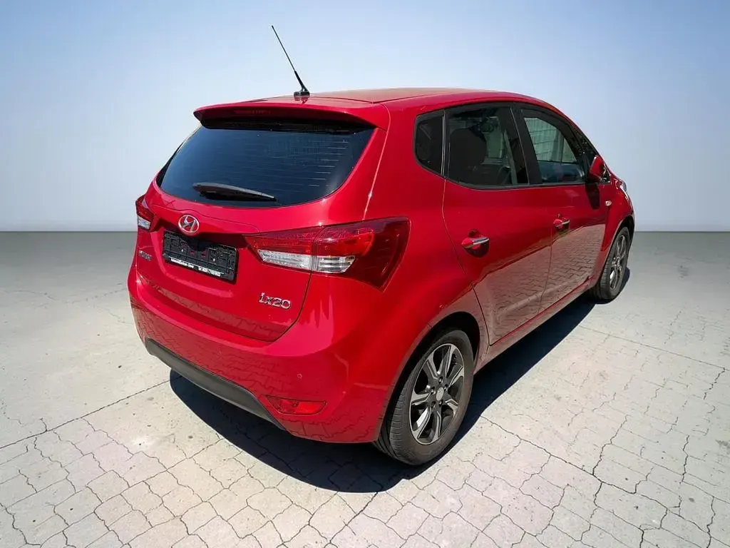 Gebraucht Hyundai ix20 Space 125 PS (91 kW) 2019 Rot Kleinwagen